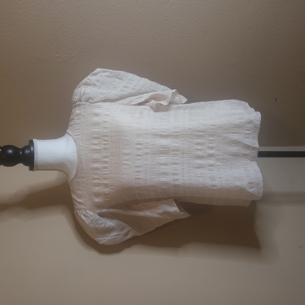Express beige puff sleeve top size M new with tags